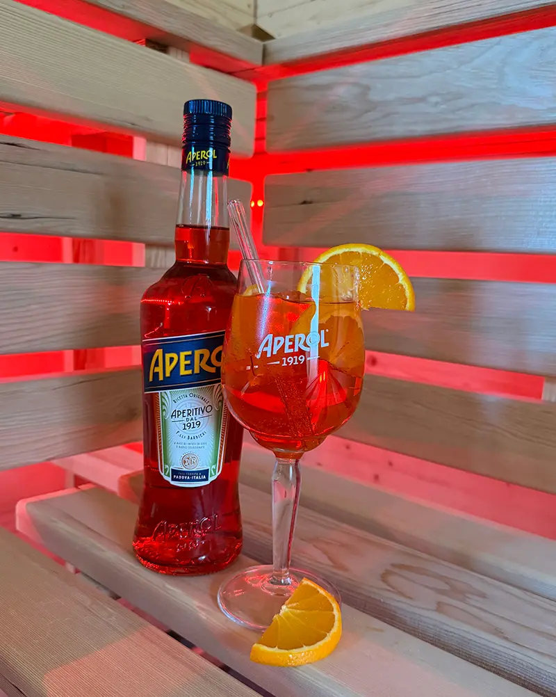 Aperol als spritzige Erfrischung nach dem Saunagang im Römerbad