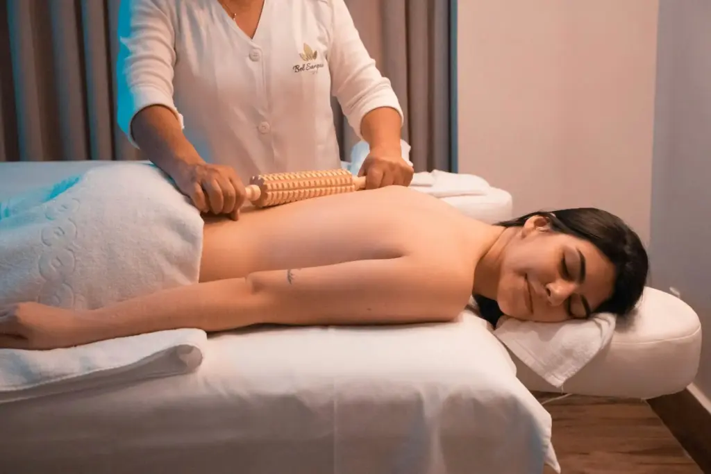 Entspannende Bambusmassage im Gesundheitszentrum Römerbad in Rottenburg